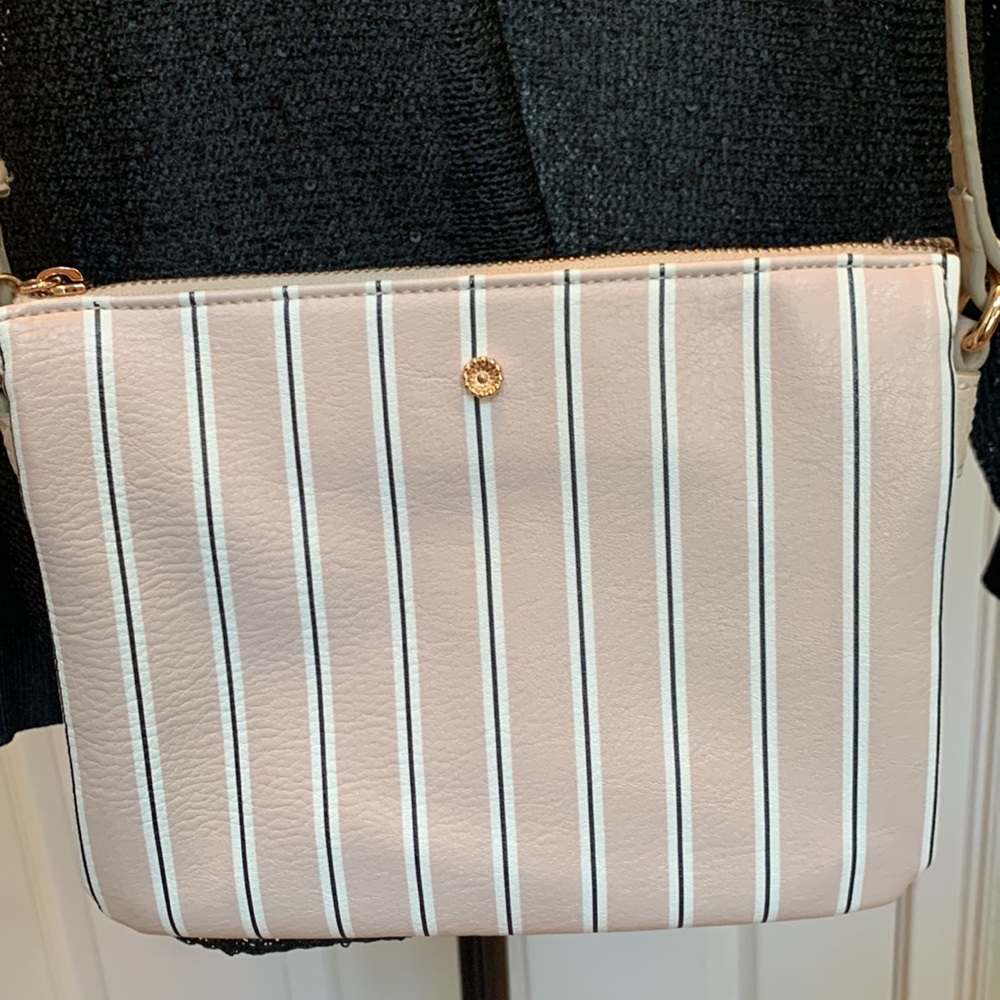 Lauren Conrad cross body bag 7 inches tall 9 inches wide
